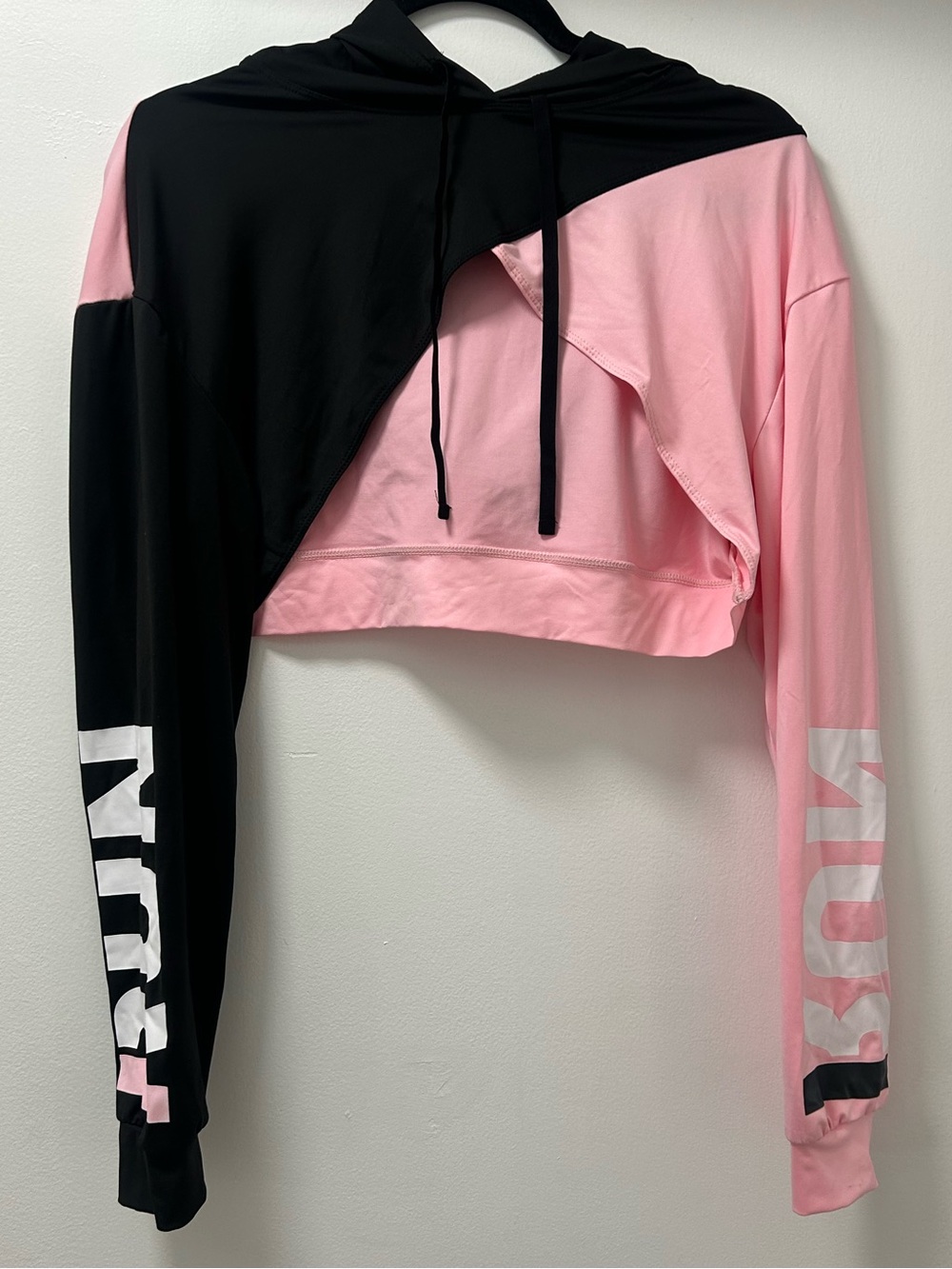 Pink and Black Colorblock Cropped Hoodie with Sleeve Graphic
